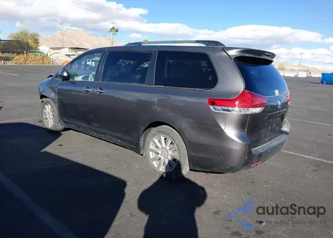 2014 Toyota Sienna Xle 7 Passenger z USA, uszkodzony, nr VIN 5TDDK3DC9ES088570